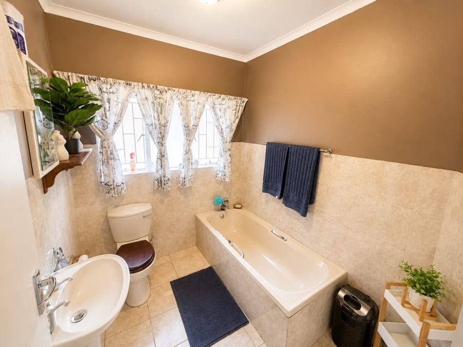 3 Bedroom Property for Sale in Geelhoutpark North West